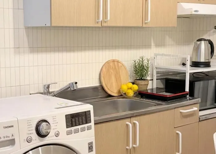 5min Walk To Hongdae Station 2br For 6 Area *